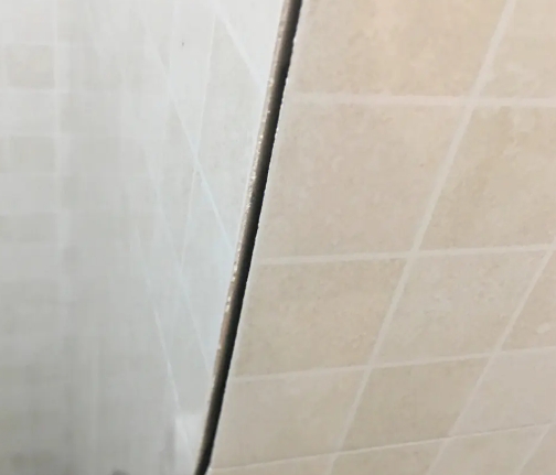 乌海市瓷砖空鼓维修公司分享阳台瓷砖脱落的修复过程可以分为以下几个步骤