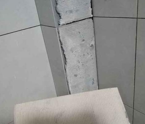 乌海市瓷砖空鼓维修公司分享下厨房瓷砖脱落的补救措施。